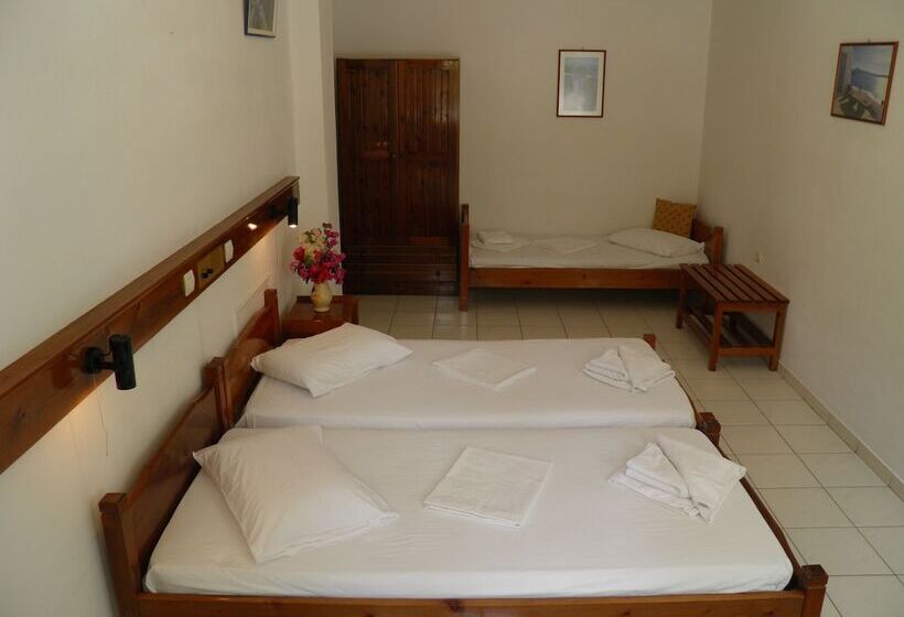 Chambre Triple Economy, Levante Beach