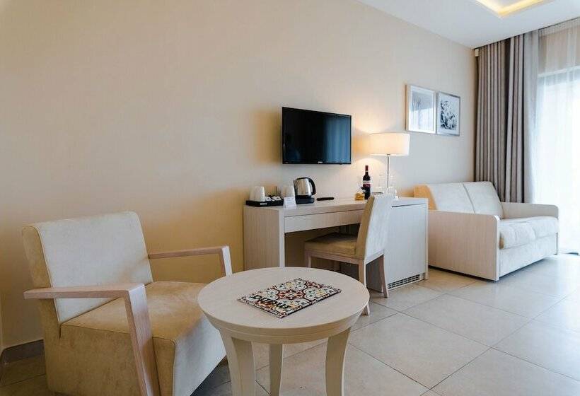سوییت خانوادگی, Maritim Antonine Hotel & Spa