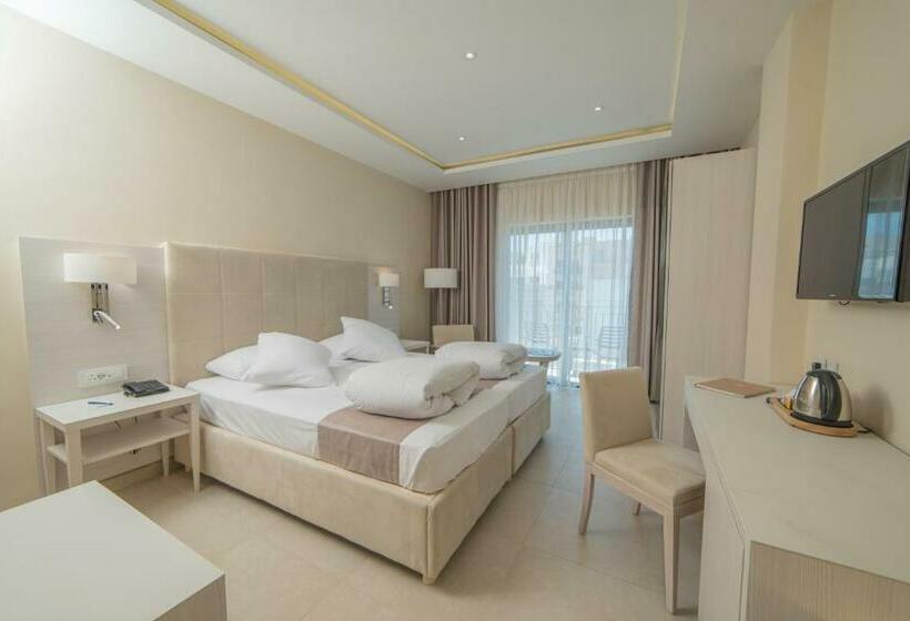 اتاق لوکس با چشم‌انداز باغ, Maritim Antonine Hotel & Spa