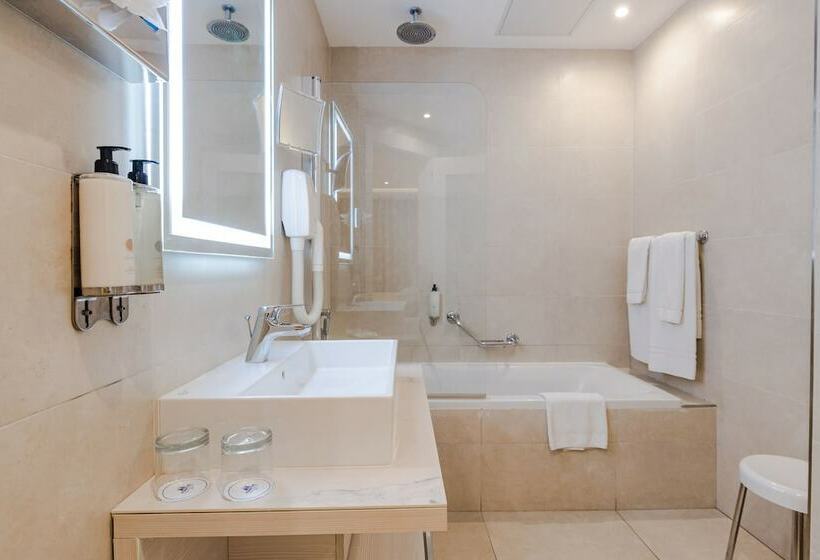 اتاق لوکس با چشم‌انداز باغ, Maritim Antonine Hotel & Spa