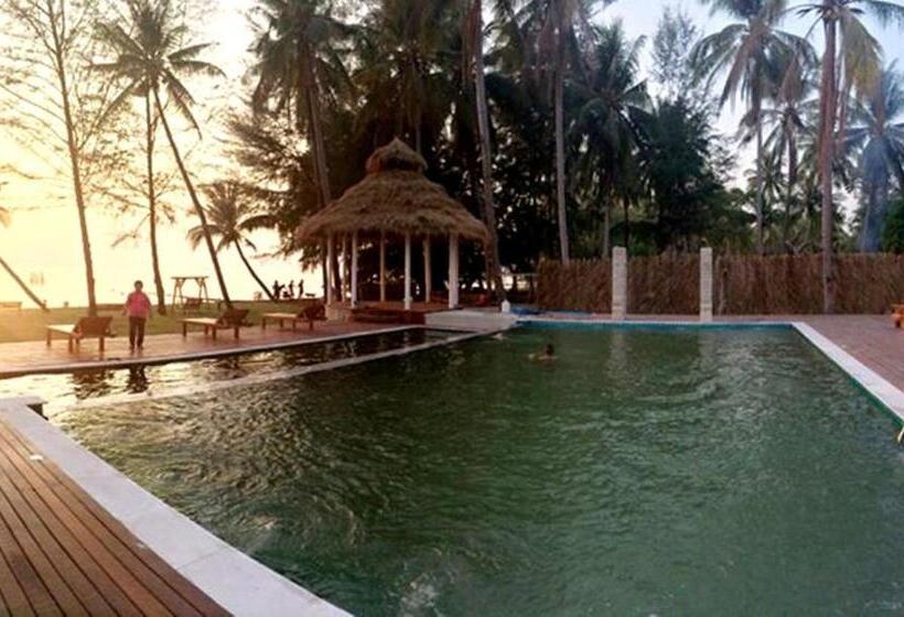 اتاق خانوادگی با چشم‌انداز باغ, Meet The Sea Resort