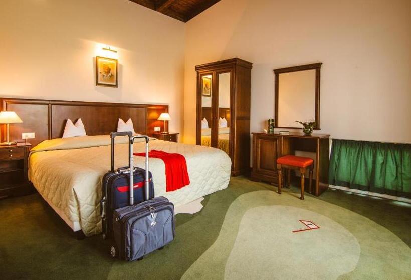 Люкс, Golf Hotel Pianu