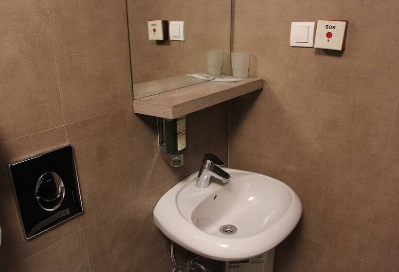 اتاق استاندارد یک نفره, Garni Hotel Zenit