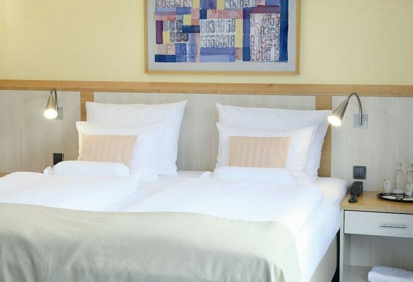 Номер Стандарт, Lindner Hotel Cologne Am Dom, Part Of Jdv By Hyatt