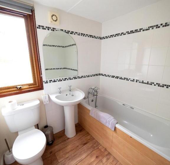 Дом 2 Спальни, Athelington Hall Farm Lodges
