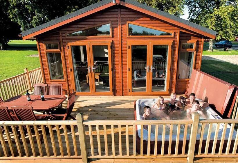 Дом 2 Спальни, Athelington Hall Farm Lodges