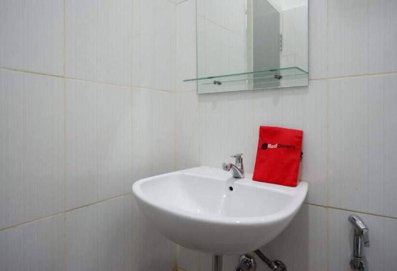 Семейный Номер, Reddoorz Near Alun Alun Kaliwungu Kendal