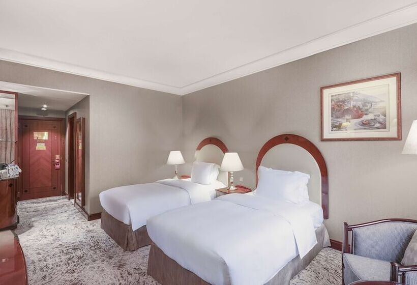Номер Deluxe, Madinah Hilton