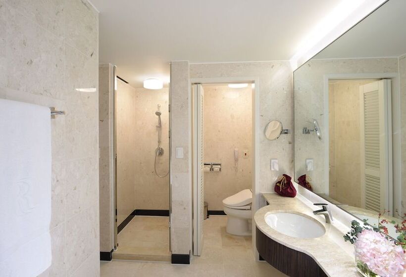 Люкс Вид на Море, Ramada Plaza By Wyndham Jeju Ocean Front