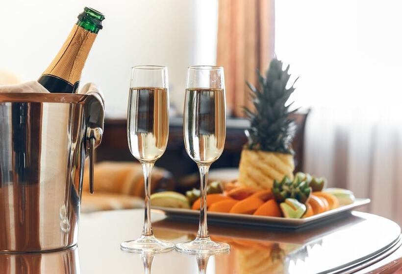سوییت, Premier Hotel Rus