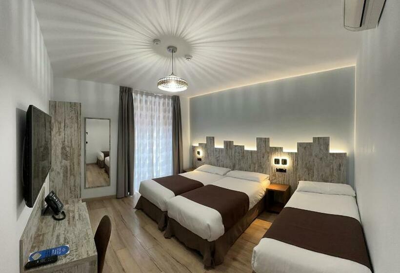 اتاق استاندارد سه نفره, Hostal Anton Martin