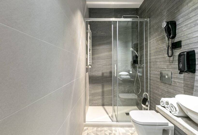 اتاق استاندارد سه نفره, Hostal Anton Martin
