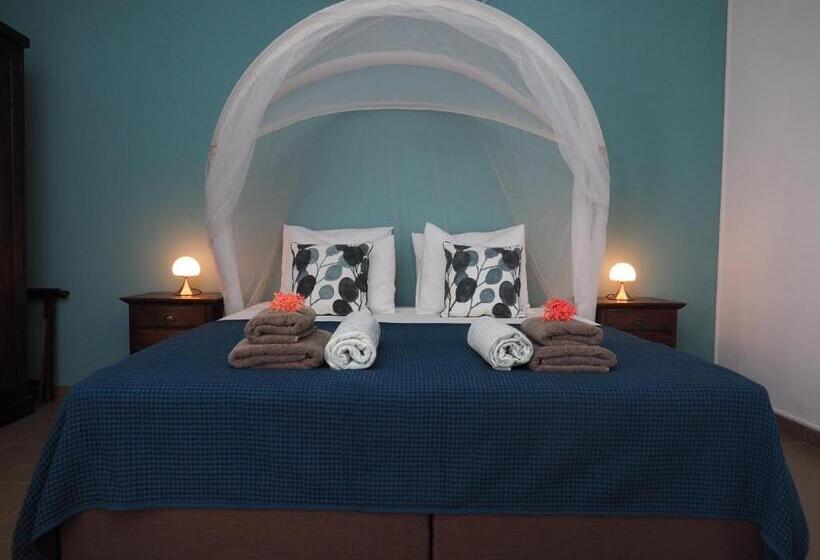 اتاق لوکس با تخت بزرگ, B&b Kas Chuchubi