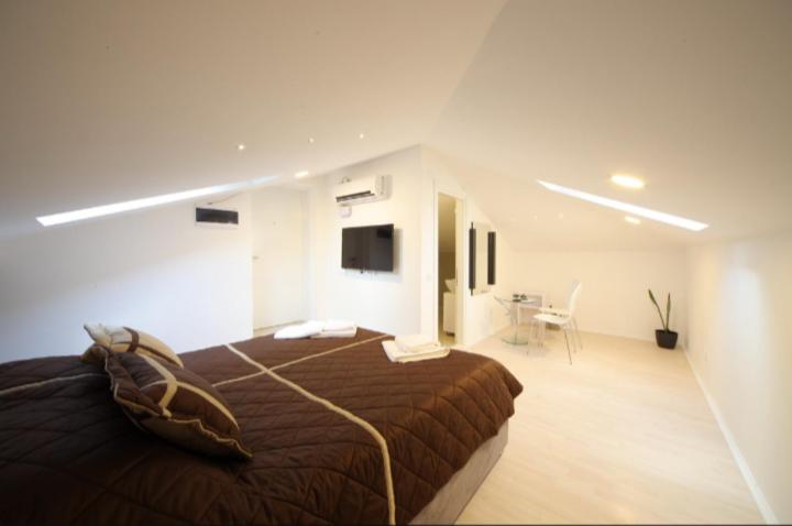 اتاق استاندارد, Agent Lux Apartments