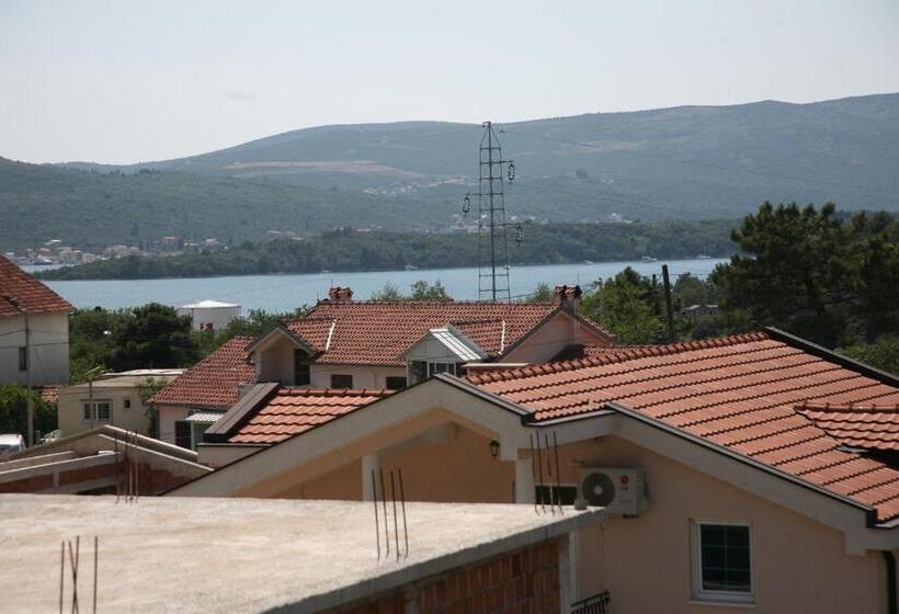 استودیوی استاندارد با چشم‌انداز دریا, Apartments Djukic
