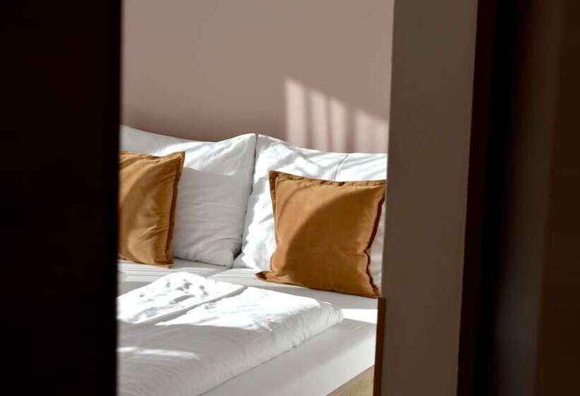 اتاق استاندارد با بالکن, Rooms & Amoria Spa For Adults Only   Hotel Jägerhof Wörthersee