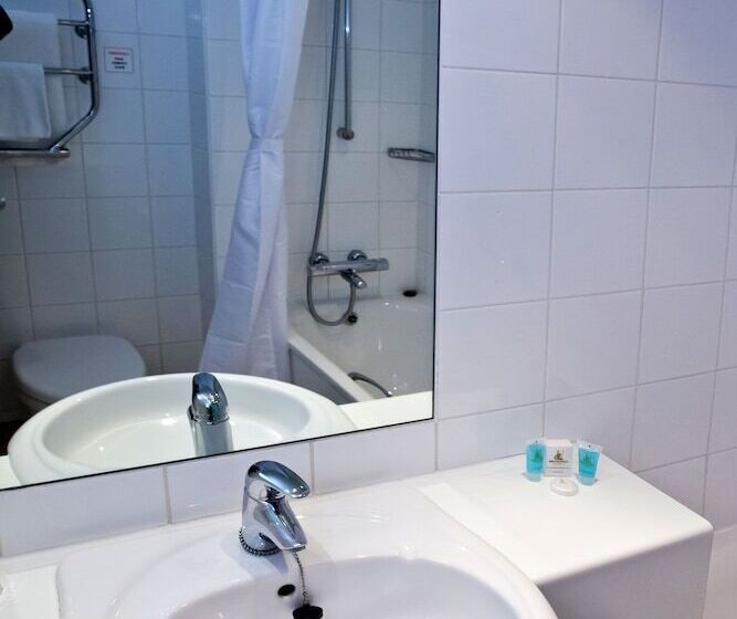 Номер Стандарт, Britannia Hotel Bolton