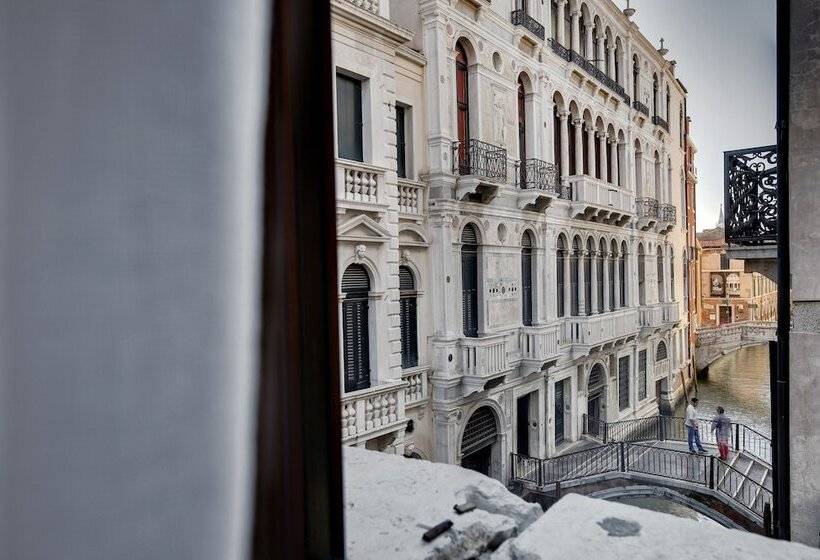 سوئیت رویال, Dona Palace