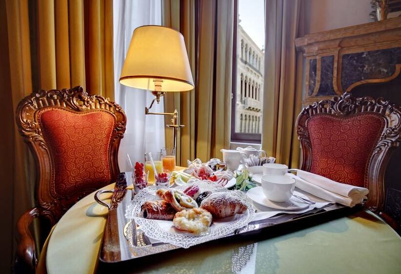 سوئیت رویال, Dona Palace