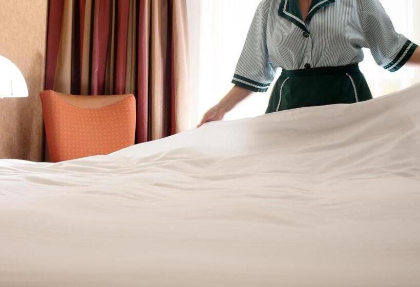 سوئیت با تخت بزرگ, Holiday Inn Athens Attica Av, Airport W., An Ihg