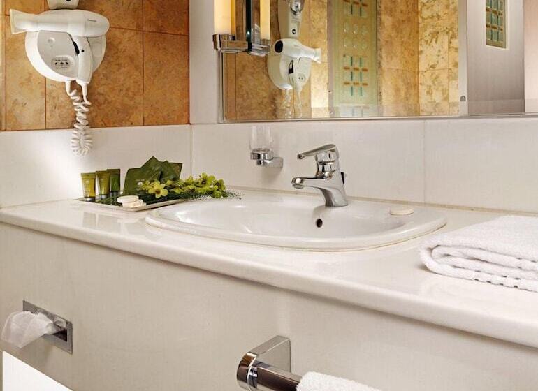 اتاق استاندارد برای معلولان, Holiday Inn Athens Attica Av, Airport W., An Ihg