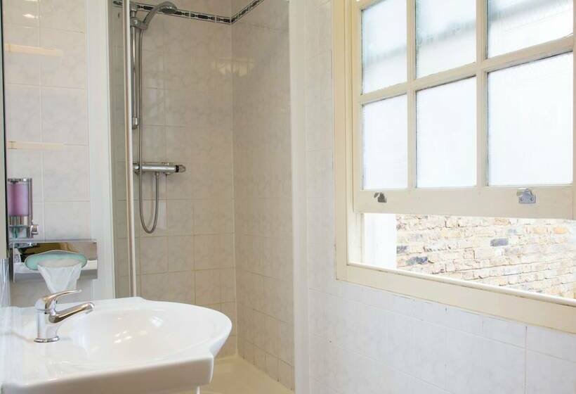 Номер Стандарт, Comfort Inn Victoria