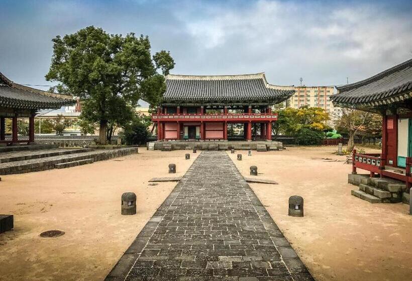 غرفة قياسية رباعية, Jeju Robero