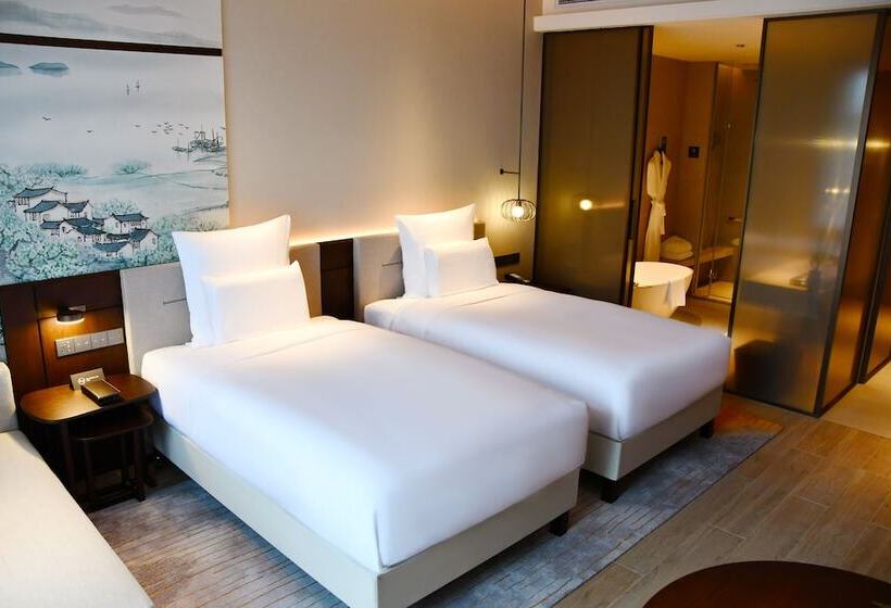 디럭스 룸 호수 전망, Pullman Yueyang