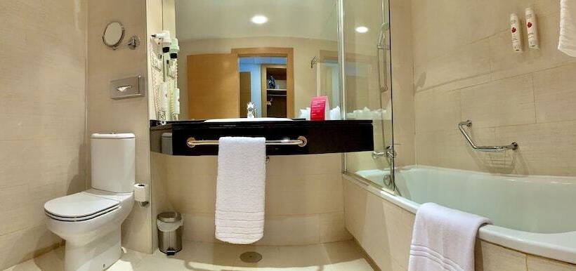 Семейный Номер Вид на Бассейн, Ramada By Wyndham Valencia Almussafes