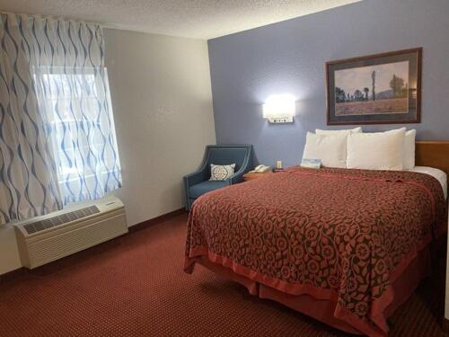 Студия Стандарт, Days Inn & Suites By Wyndham Green Bay Wi