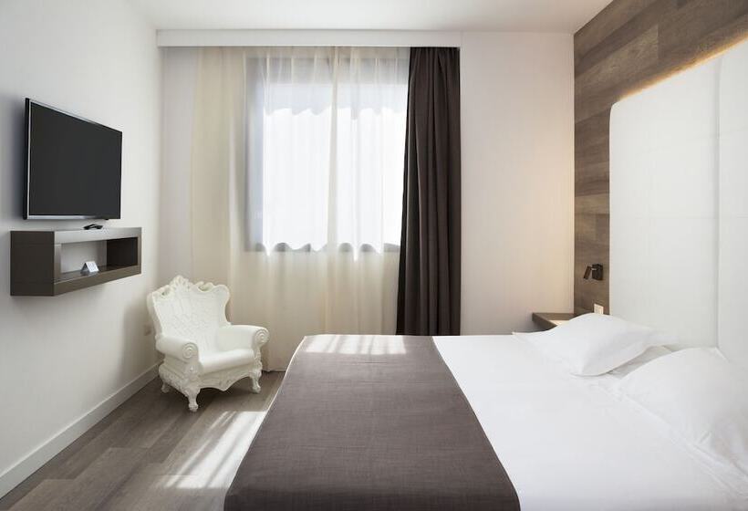 جناح جونيور, City Hotel & Suites
