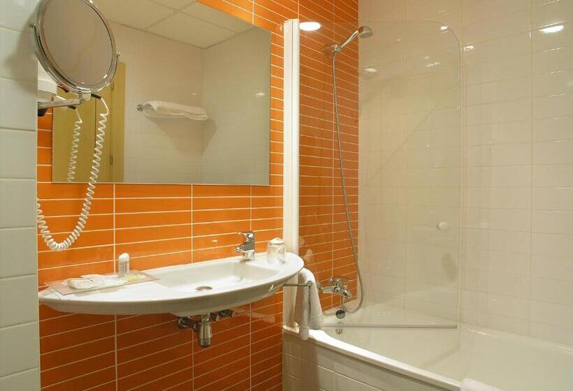 Номер Стандарт Трехместный, Blu Hotel Pamplona