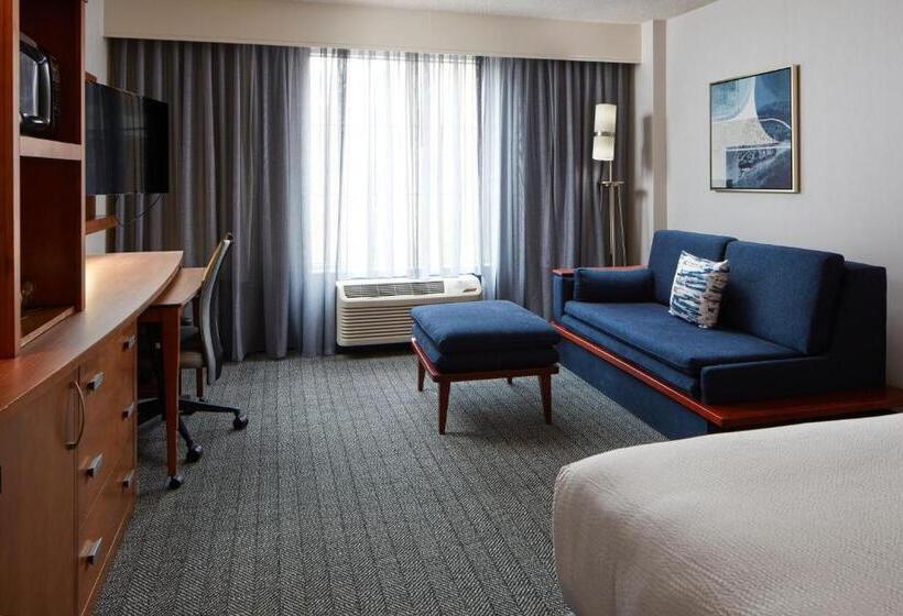 带大床的标准间, Courtyard By Marriott Charlottesville   University Medical Center