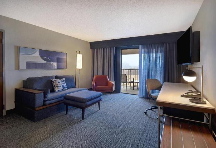 Люкс Кровать Кинг, Courtyard By Marriott Cincinnati Airport