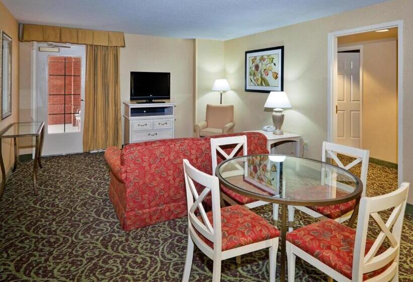 سوئیت با تخت بزرگ, Holiday Inn Chantilly Dulles Expo Airport, An Ihg