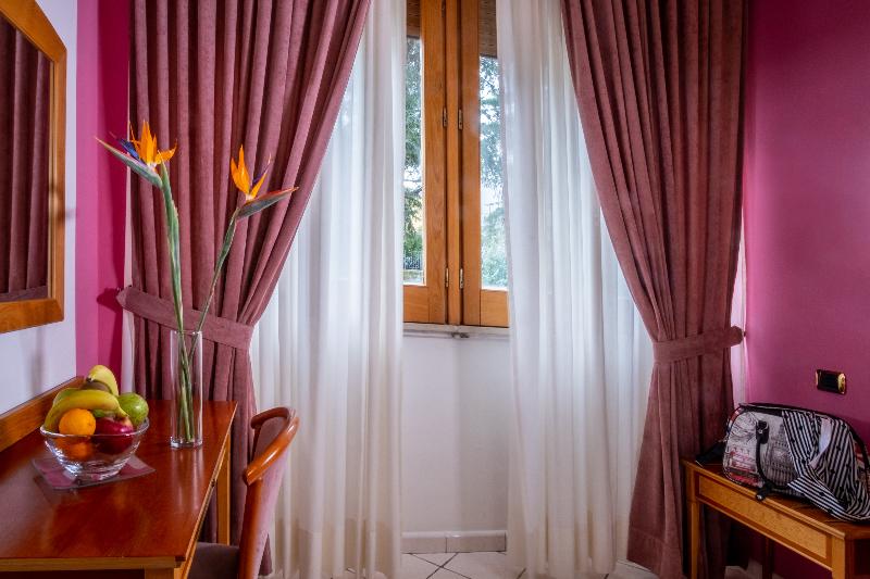 标准三人间, Savoia Sorrento