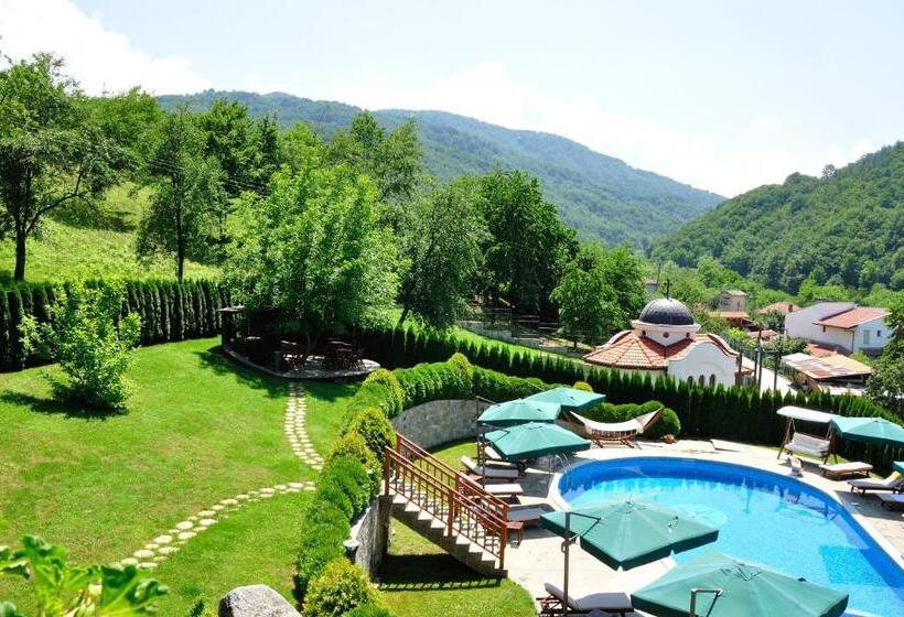 Номер Deluxe с Балконом, Chalet Balkan
