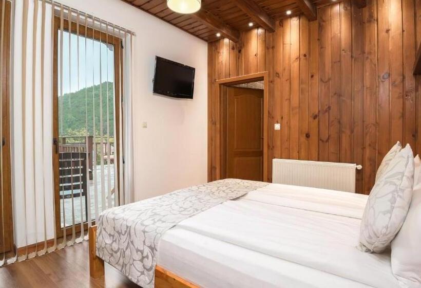 Номер Deluxe с Балконом, Chalet Balkan