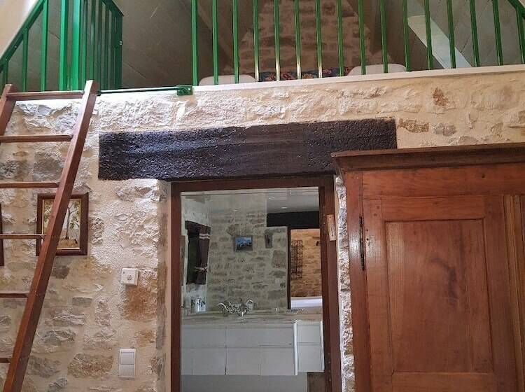 Семейный Номер, Moulin Du Soustre