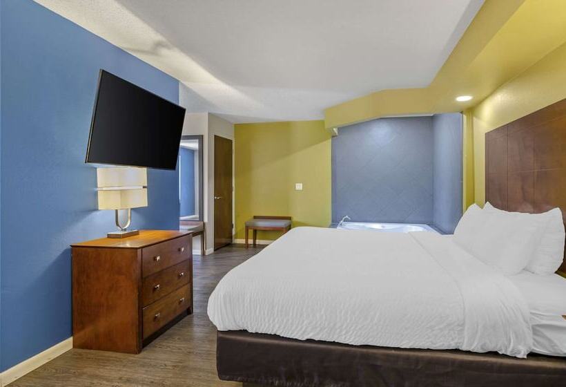 Люкс с гидромассажем, Clarion Pointe Staunton East