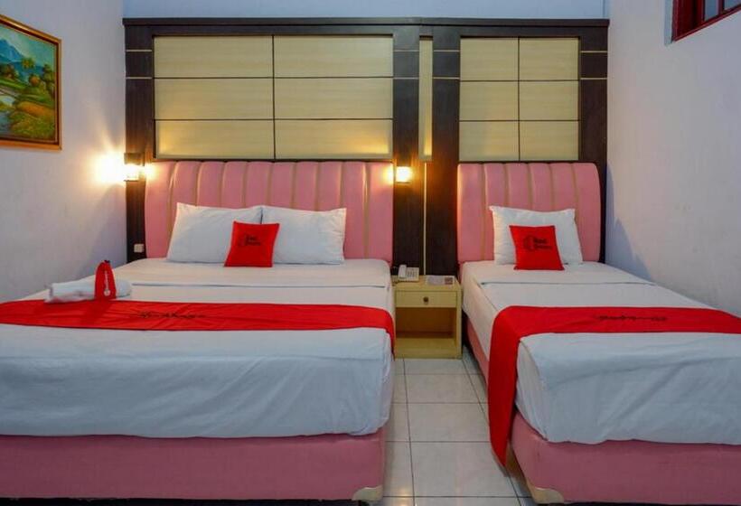 Семейный Номер, Reddoorz Plus Syariah Near Stasiun Pekalongan 2