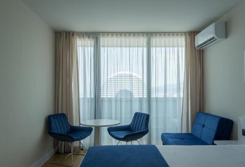 اتاق سوپریور با چشم‌انداز دریا, Orbi City Hotel Official