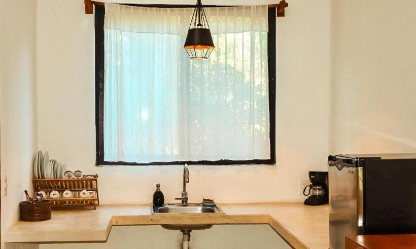غرفة قياسية مزوَّدة بشُرفة, Royal Palm Bacalar Cabañas & Lagoon Club
