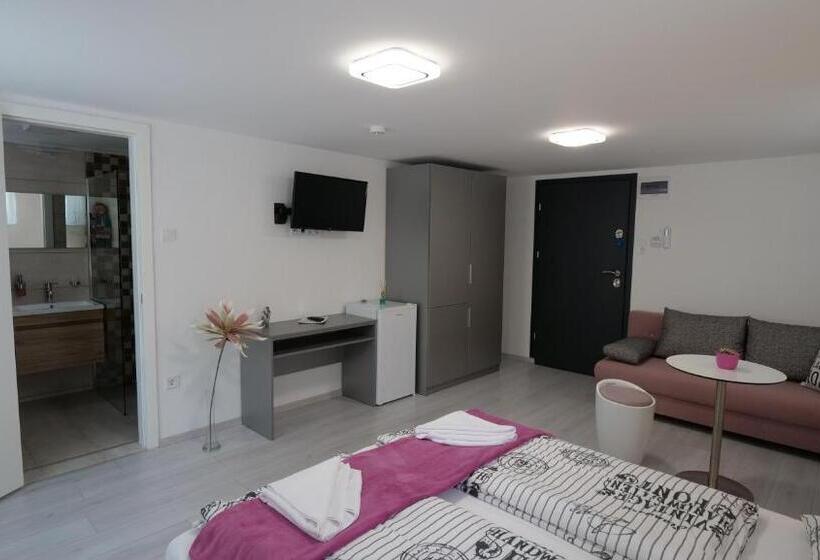 Четырехместный Номер Стандарт, Anna Villa Füred Boutique Rooms