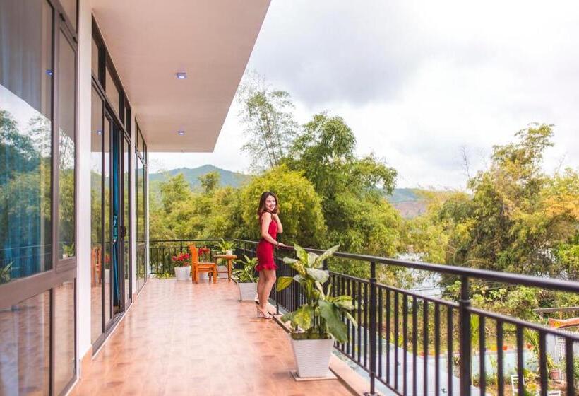 اتاق استاندارد با چشم‌انداز استخر, Hugo Homestay