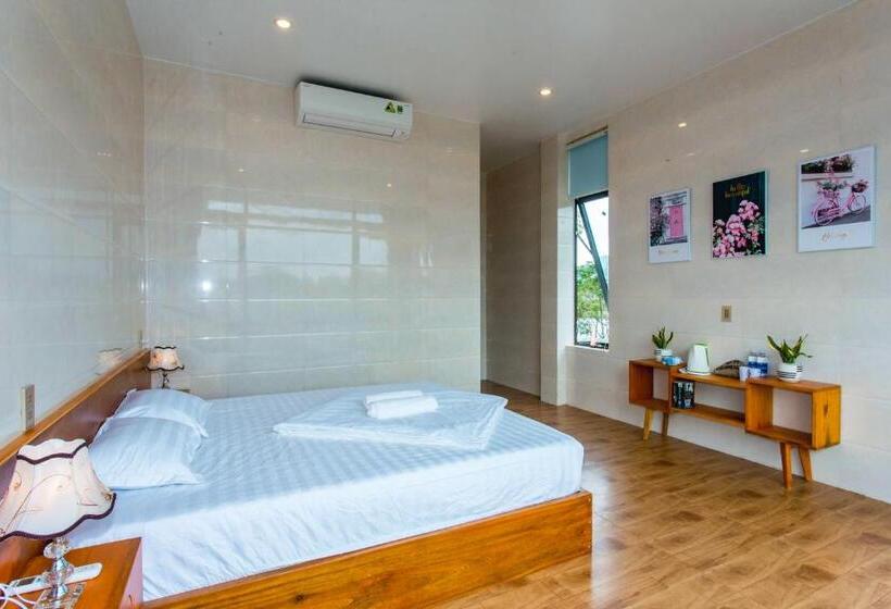 اتاق استاندارد با چشم‌انداز استخر, Hugo Homestay