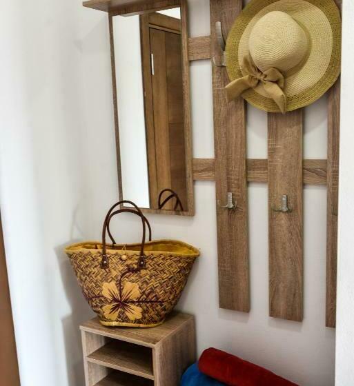 استودیوی لوکس, Lajka Luxury