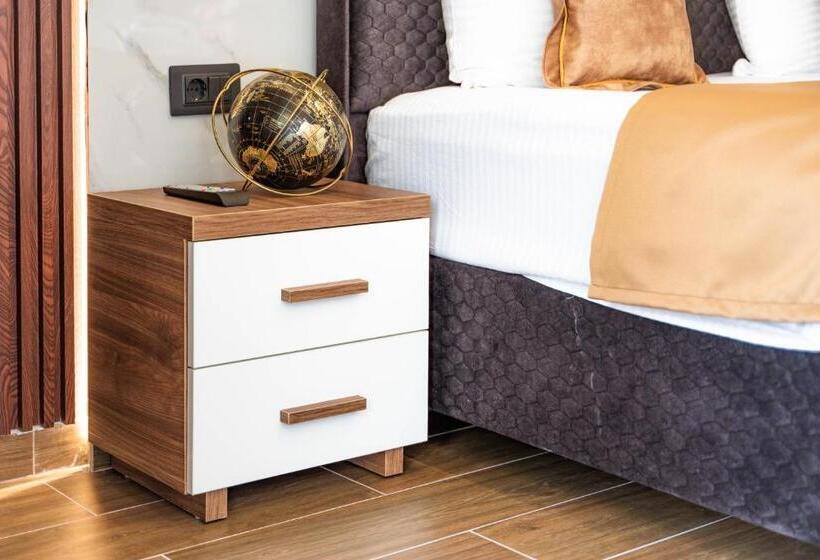 اتاق لوکس چهار تخته, Lajka Luxury