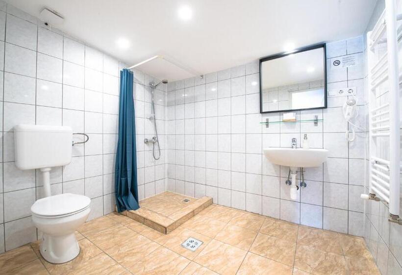 经济四人房间, Chesscom Guesthouse