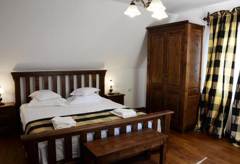 غرفة قياسية مزوَّدة بتراس, Carolina House